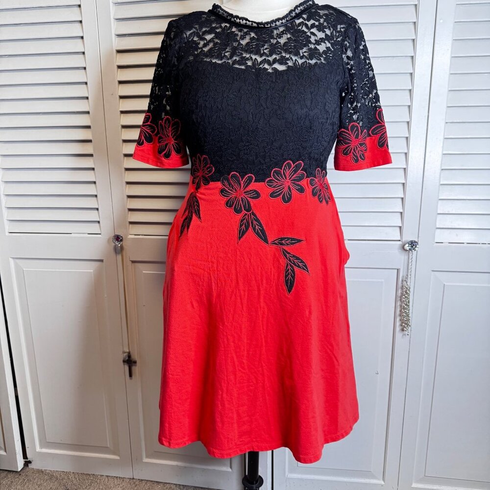 WAYWARD FANCIES MED LACE FIT FLARE DRESS TRAD WIFE PARTY FLORAL EMBROIDERED